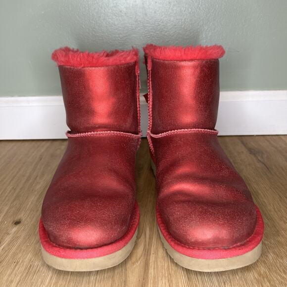 UGG Womens 7 Boots Bailey Bow Short Mini Red Metallic Shearling GLISTEN RADISH - Picture 2 of 7